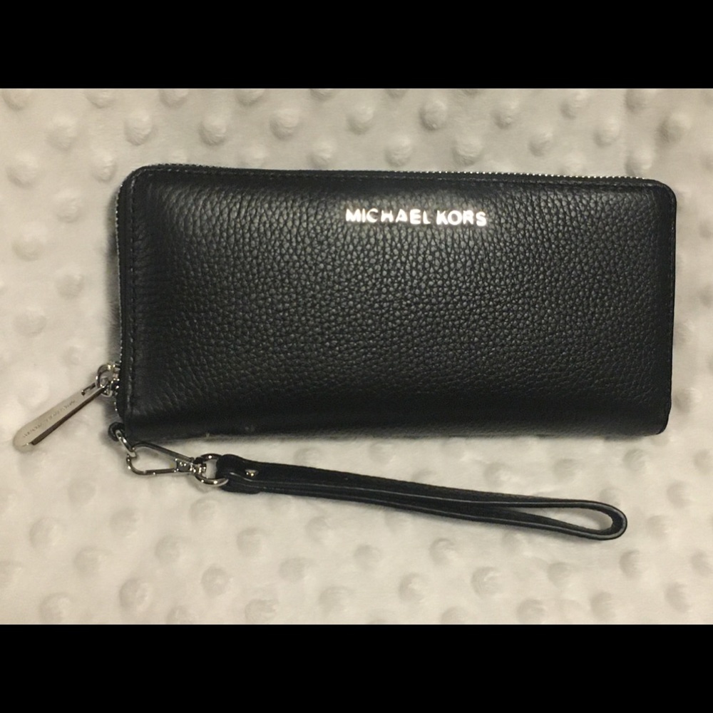 New Michael Kors Wallet/Wristlet